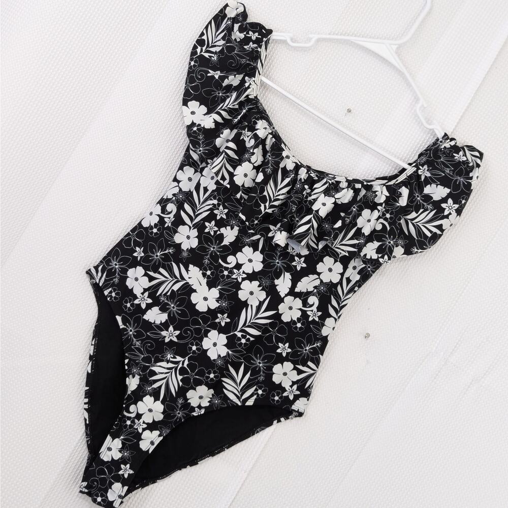 NWOT! CABANA DEL SOL! RUFFLE SHOULDER, BLACK/WHITE SWIMSUIT, BATHING SUIT! SZ L
